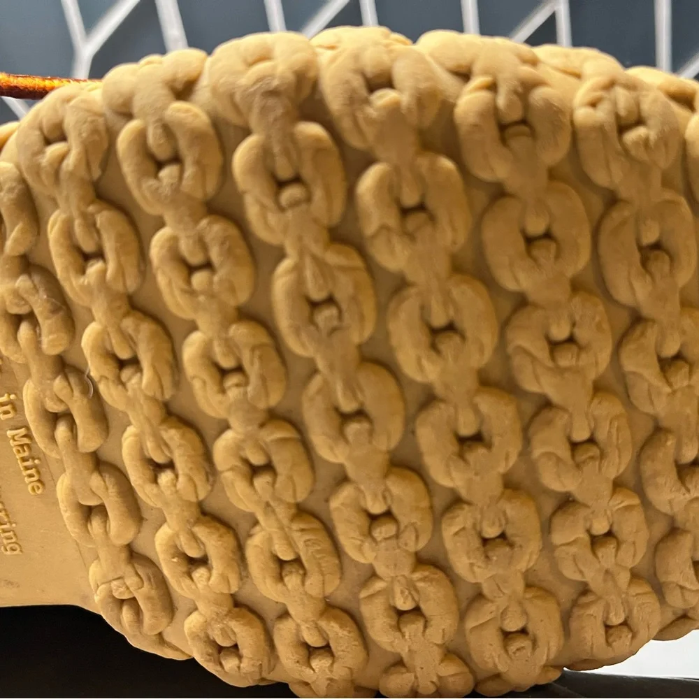 L.L.Bean kids Bean boots 8 inches insulated like new condition size 5 M - Picture 9 of 11